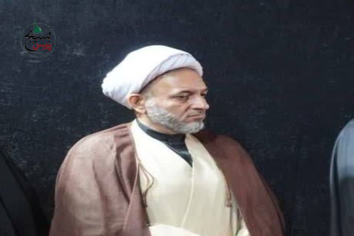 حجت‌الاسلام سرافراز در جمع مردم در میدان خراسان